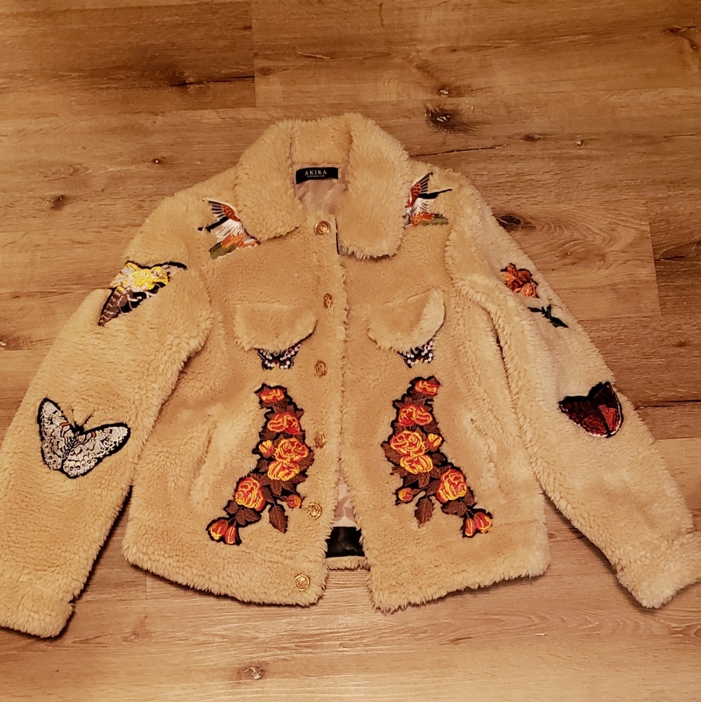 AKIRA SZ MEDIUM Women's Beige Faux Fur Jacket with detailed Embroidery